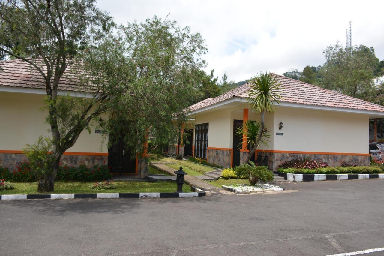 Arra Lembah Pinus Hotel Puncak Exterior photo