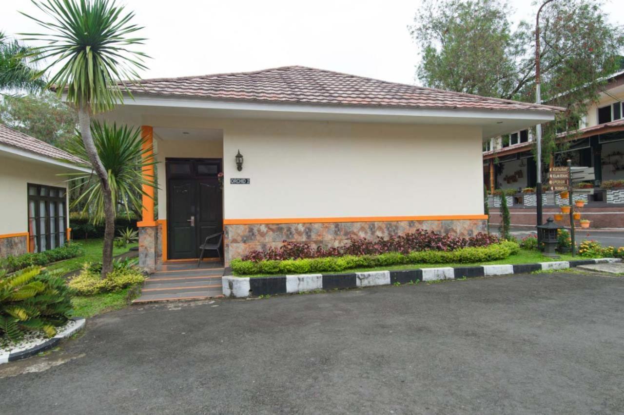 Arra Lembah Pinus Hotel Puncak Exterior photo