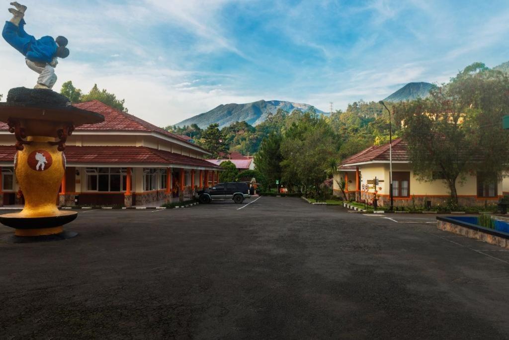 Arra Lembah Pinus Hotel Puncak Exterior photo