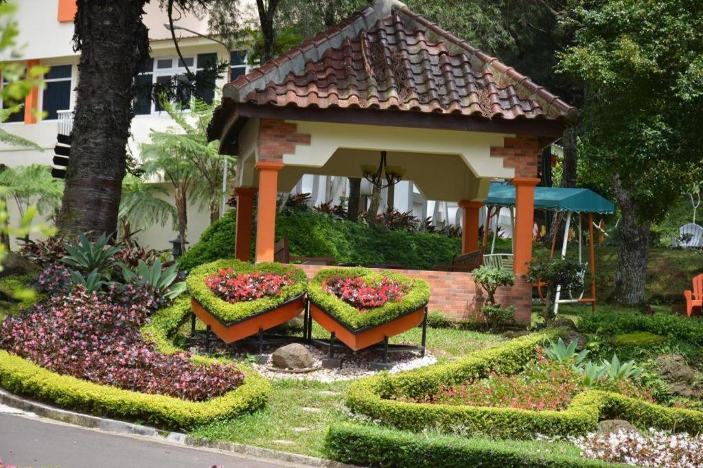 Arra Lembah Pinus Hotel Puncak Exterior photo