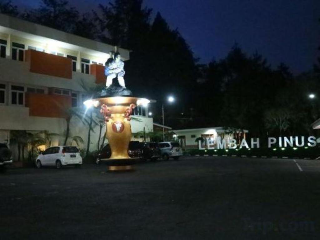 Arra Lembah Pinus Hotel Puncak Exterior photo