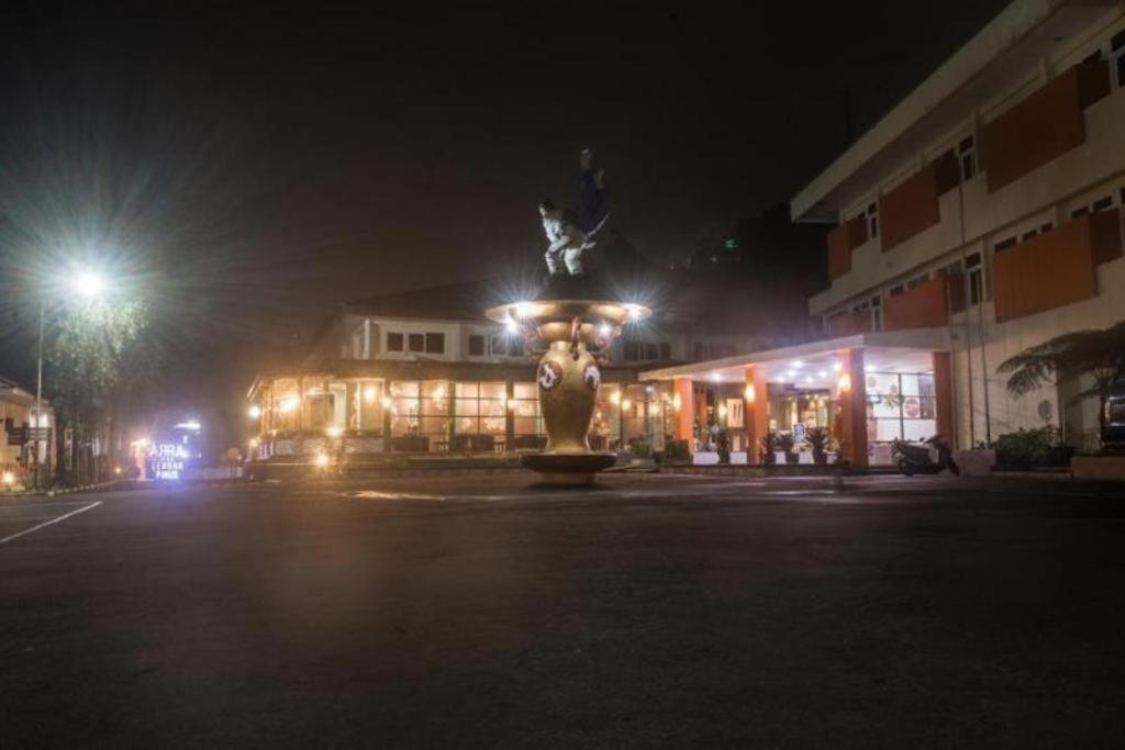 Arra Lembah Pinus Hotel Puncak Exterior photo